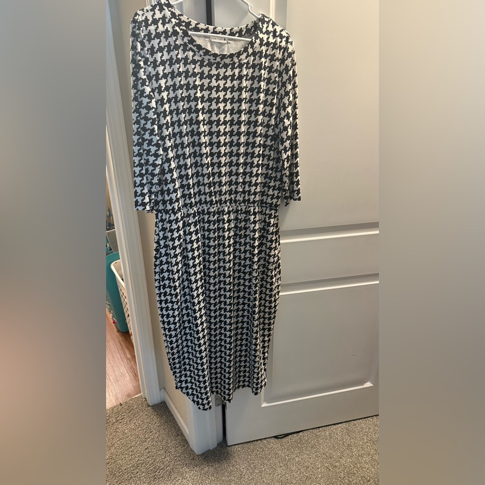 Black and White Sheath Dress with Dolman Sleeves